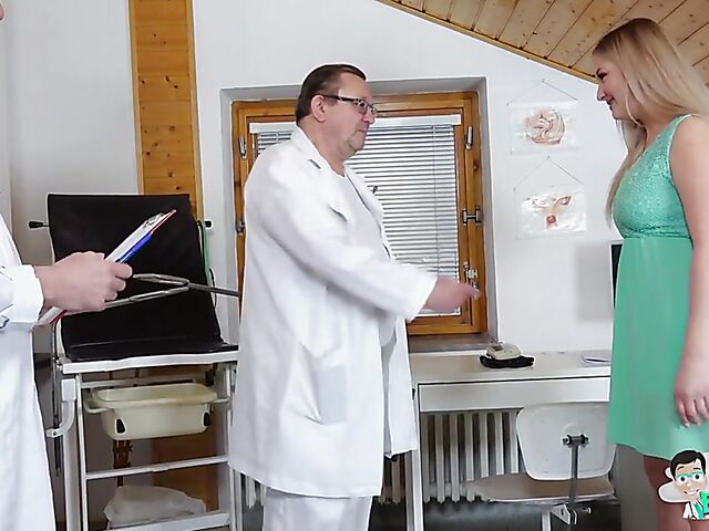 2 on 1 kinky pussy exam with a fucking machine for lovely Cayla Lyons