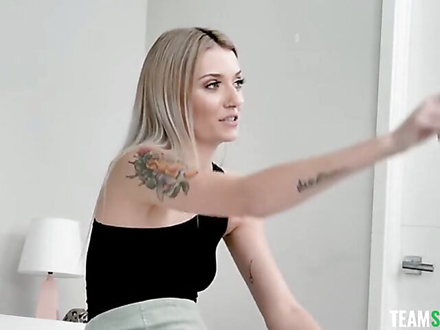 New to porn petite girl Lindsey Lane gets nailed