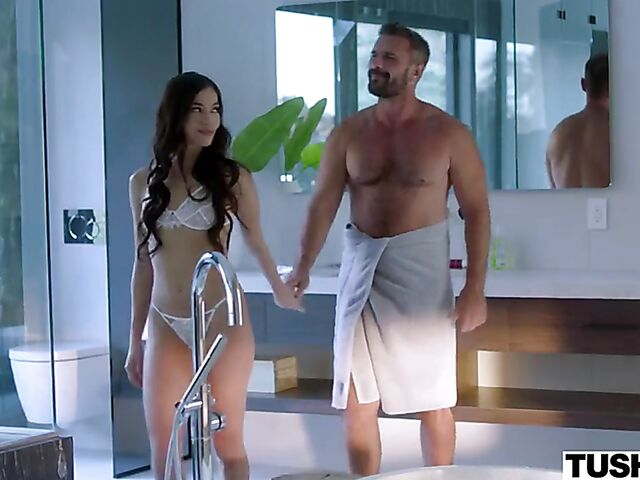 Manuel Ferrara anal FFM session with Lulu Chu and Emily Willis