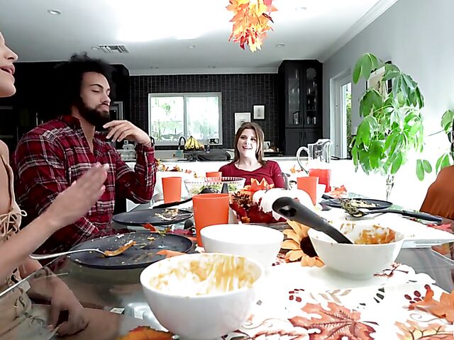 Three girls one guy Thanksgiving with Summer Col, Evelyn Payne and Alex Kane