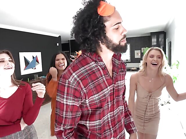 Three girls one guy Thanksgiving with Summer Col, Evelyn Payne and Alex Kane