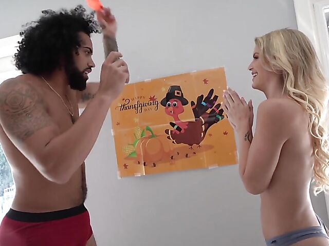 Three girls one guy Thanksgiving with Summer Col, Evelyn Payne and Alex Kane