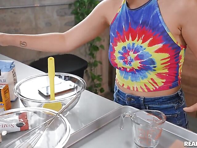 Cute latina Ella Cruz sucking while cooking and taking a break to fuck