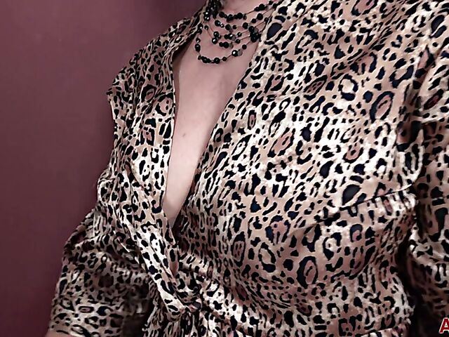 Shaved old mature masturbation interview with 62-year-old Lynn