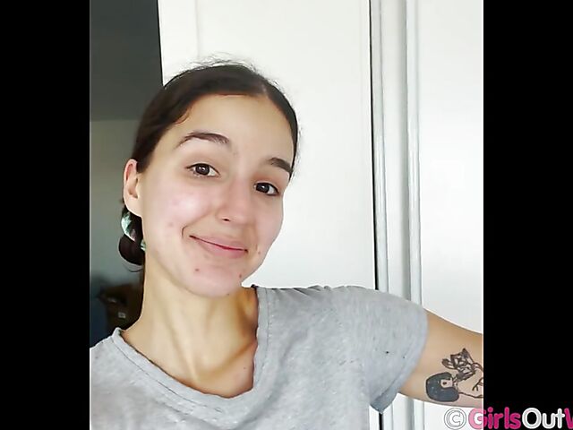 Homemade masturbation in the kitchen with naughty Wendy