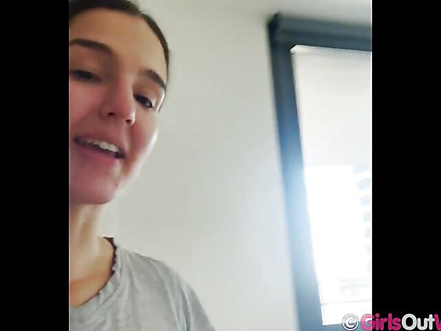 Homemade masturbation in the kitchen with naughty Wendy