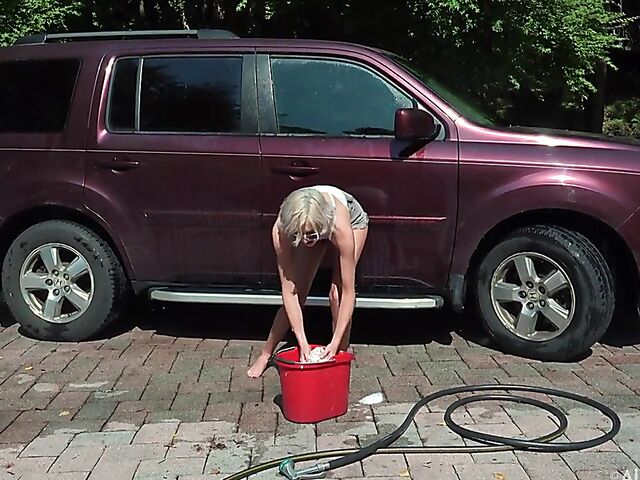 Skinny blonde Tallie Lorain spreading pussy outdoors during the car wash