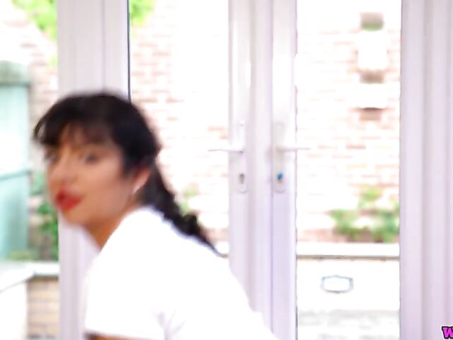 Lily Luxx - MILF workout and jerk off instructions