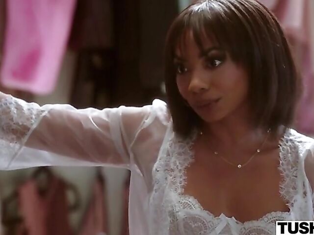 Ebony MILF Cali Caliente and Mick Blue anal interracial session