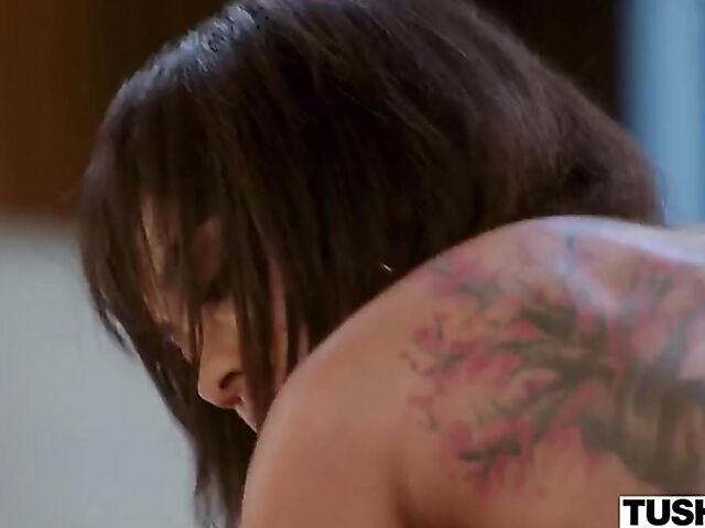 Ebony MILF Cali Caliente and Mick Blue anal interracial session