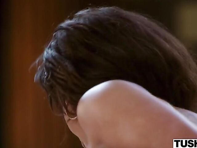 Ebony MILF Cali Caliente and Mick Blue anal interracial session