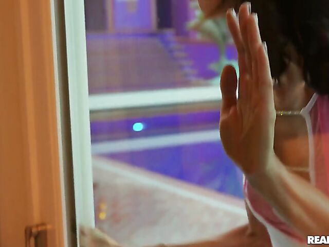 Sexy ebony black cock lover Alexis Tae gets it