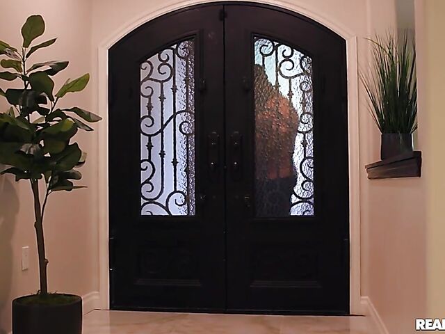 Sexy ebony black cock lover Alexis Tae gets it