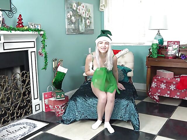 Blue-eyed blonde Britt Blair fingering herself on Christmas