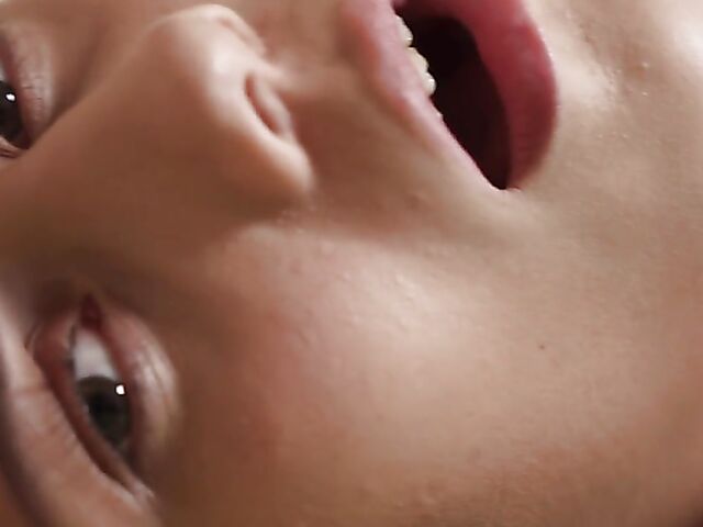 Meditation and erotic solo fingering on the floor with Luna