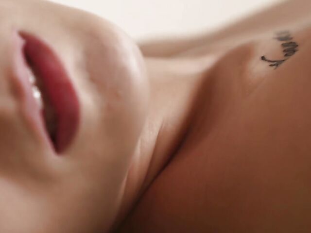 Meditation and erotic solo fingering on the floor with Luna