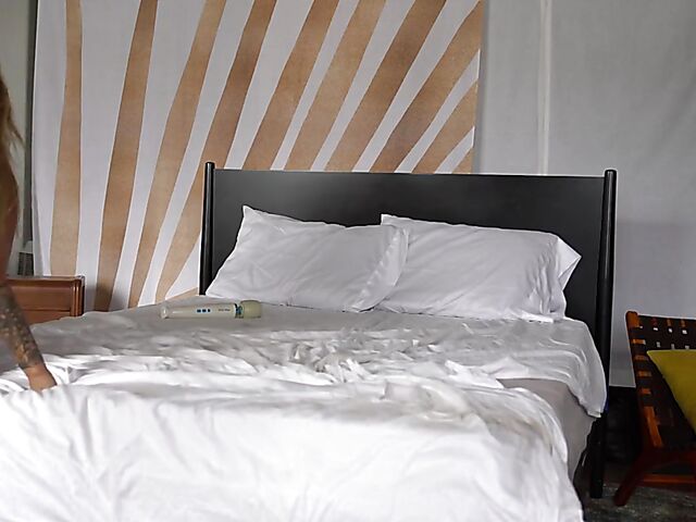 Intense loud sex in bed with Jesse Pony and Owen Gray