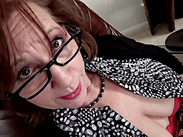 Shaved mature therapist over 60 Lynn masturbates for you