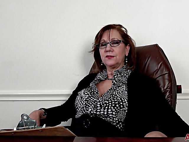 Shaved mature therapist over 60 Lynn masturbates for you