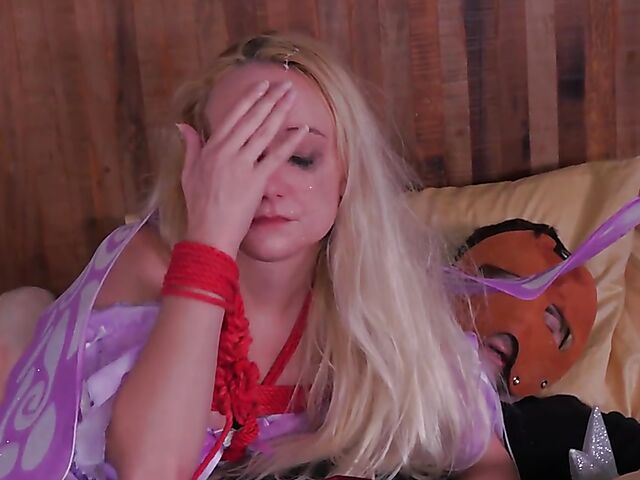 Rope bondage anal and blowjob in the air with Anneliese Snow