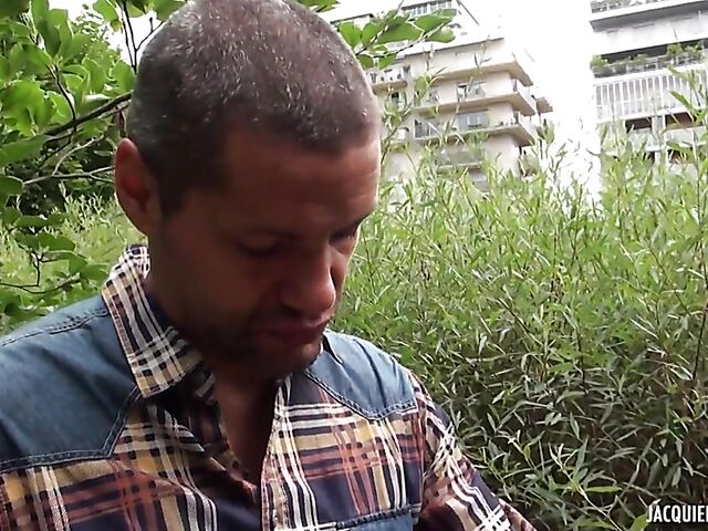 Tight french MILF Malicia gets it started in public