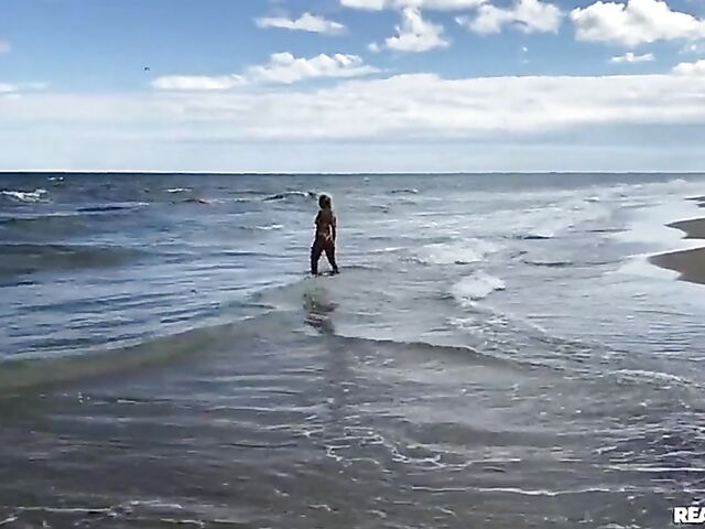 Meeting beach babes and bikini fuck with sultry latina Summer Col