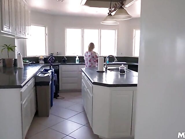 Payton Hall - Bored mature mom POV during lockdown