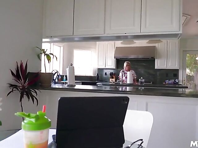 Payton Hall - Bored mature mom POV during lockdown