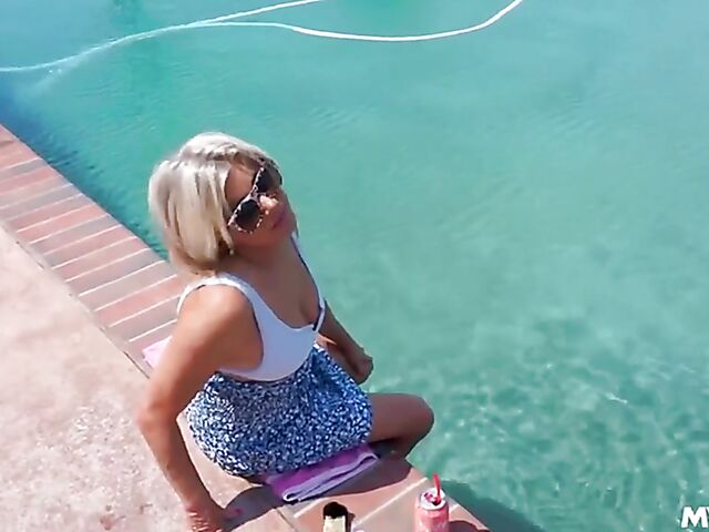 Payton Hall - Bored mature mom POV during lockdown