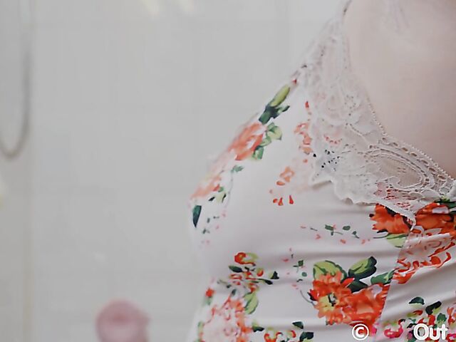 Chubby shower girl Jazz Jordan riding dildo