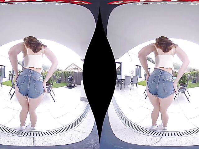 3D VR solo strip tease with flirty Leanne Lace