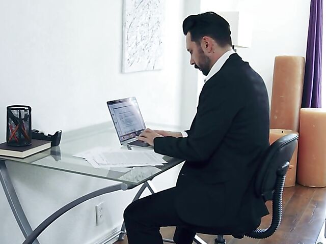 Fitness MILF Caitlyn Bell gets penetrated by her stepson