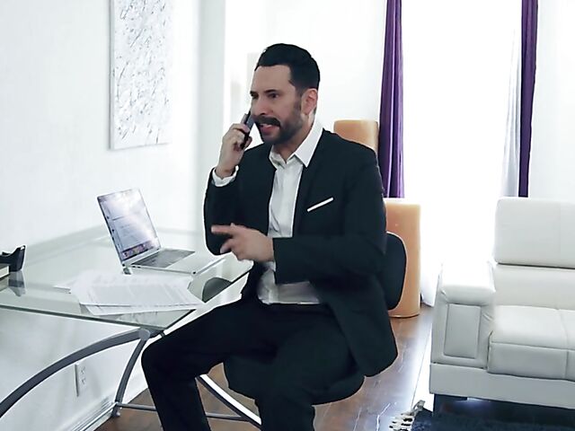 Fitness MILF Caitlyn Bell gets penetrated by her stepson