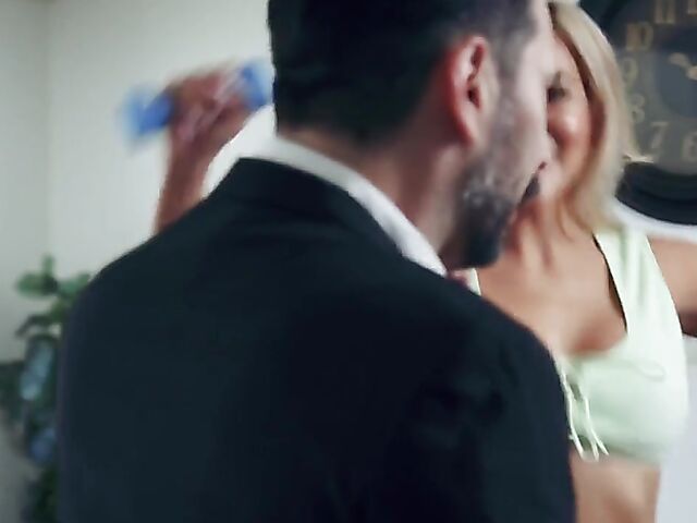 Fitness MILF Caitlyn Bell gets penetrated by her stepson