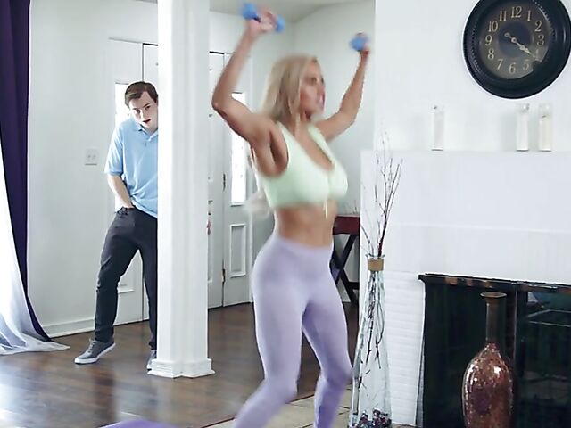 Fitness MILF Caitlyn Bell gets penetrated by her stepson