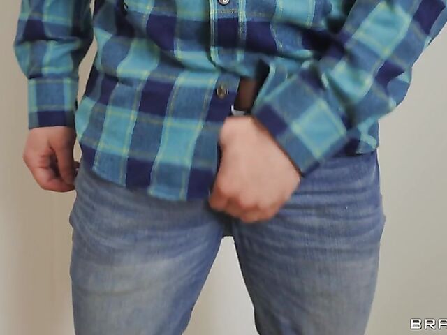 Lexi Luna & Kylie Rocket - MILF and teen get fucked together