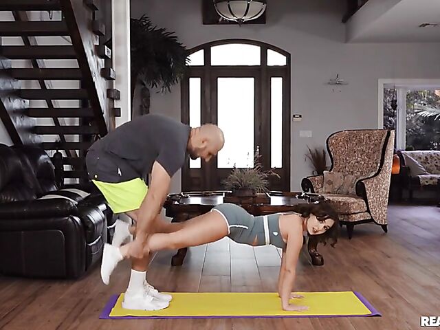 Fuck workout with petite fitness babe Leana Lovings