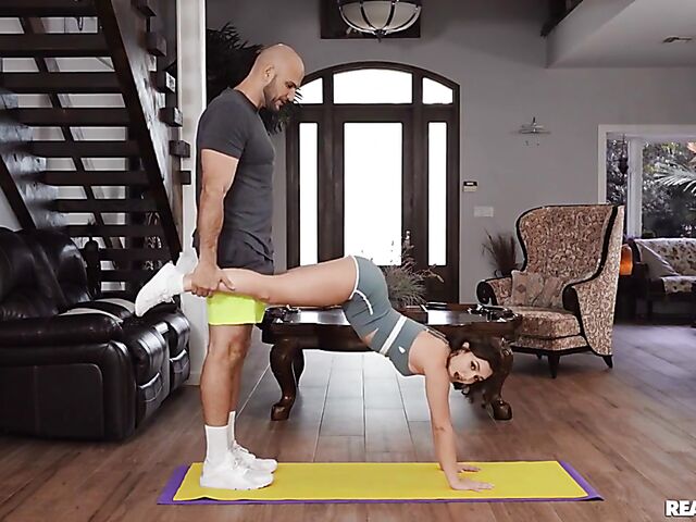 Fuck workout with petite fitness babe Leana Lovings