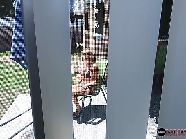 Big tits MILF POV with blue-eyed Linzee Ryder