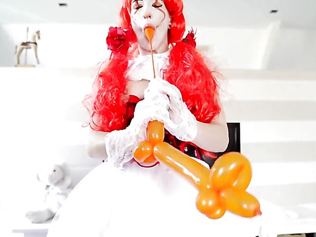 Red-haired clown girl Linda Lush deepthroat swallow