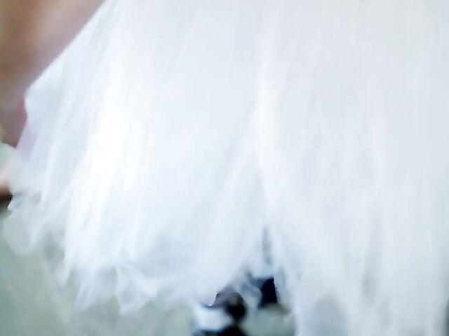 Red-haired clown girl Linda Lush deepthroat swallow