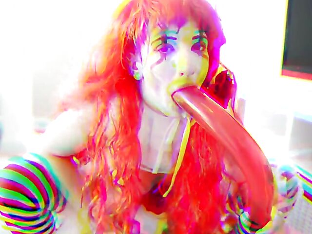 Red-haired clown girl Linda Lush deepthroat swallow