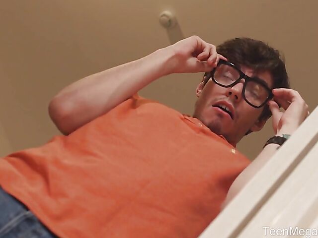 Russian teen babe Melissa Young gets eaten out and fucked