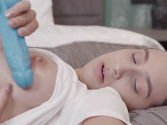 Regina Moonshine, 19 - Teen dildo masturbation in pink mini skirt