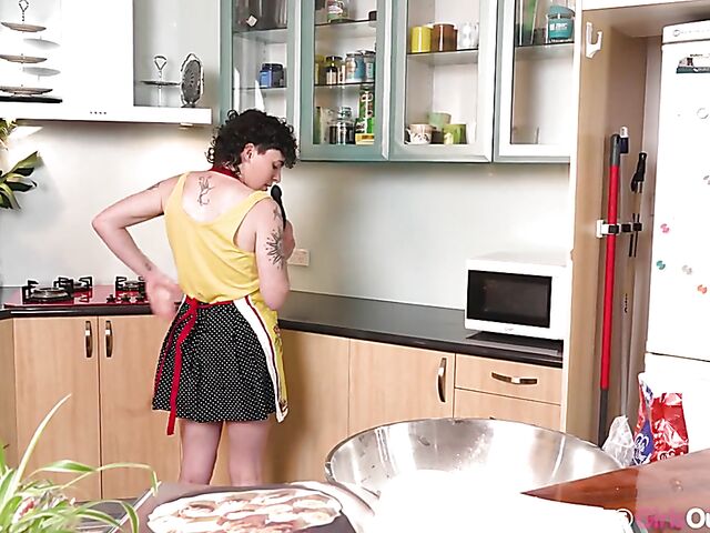 Luca, 22 - Hairy masturbation with a vibrator in the kitchen while cooking