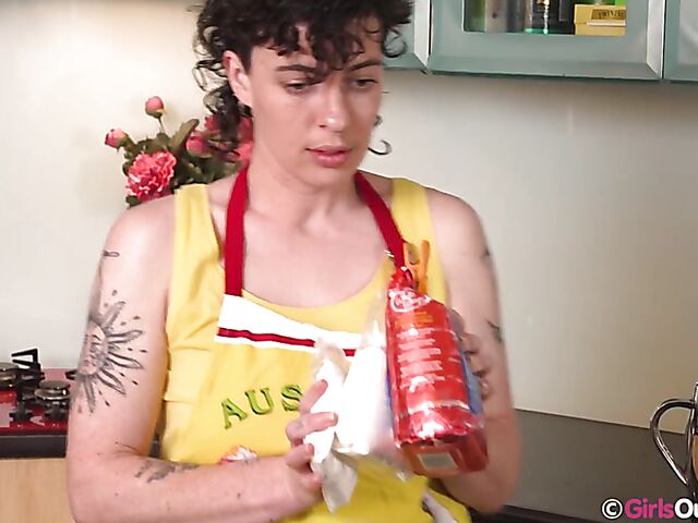 Luca, 22 - Hairy masturbation with a vibrator in the kitchen while cooking