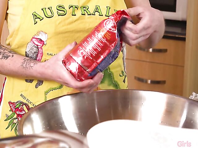 Luca, 22 - Hairy masturbation with a vibrator in the kitchen while cooking