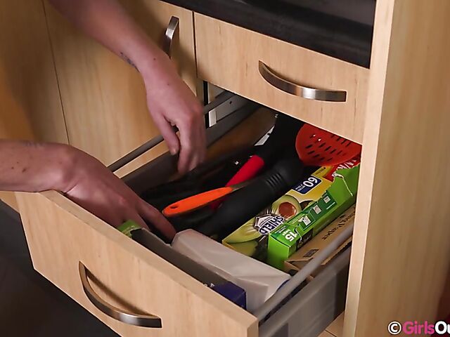 Luca, 22 - Hairy masturbation with a vibrator in the kitchen while cooking