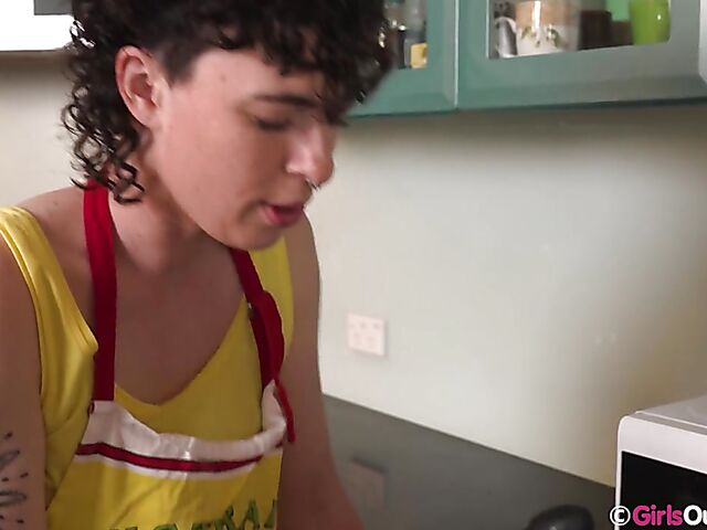 Luca, 22 - Hairy masturbation with a vibrator in the kitchen while cooking