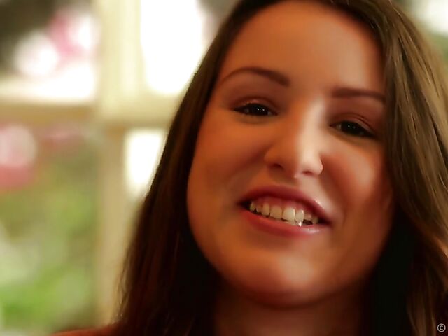 Super cute brunette babe Lola Foxx loves rubbing herself